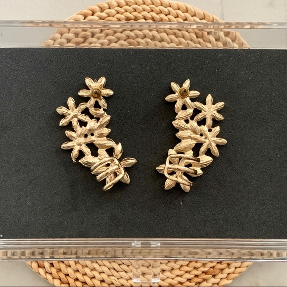 H&M Gold Leaf Ear Cuff Earrings - Picture 5 of 5